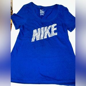 NIKE athletic cut woman tee